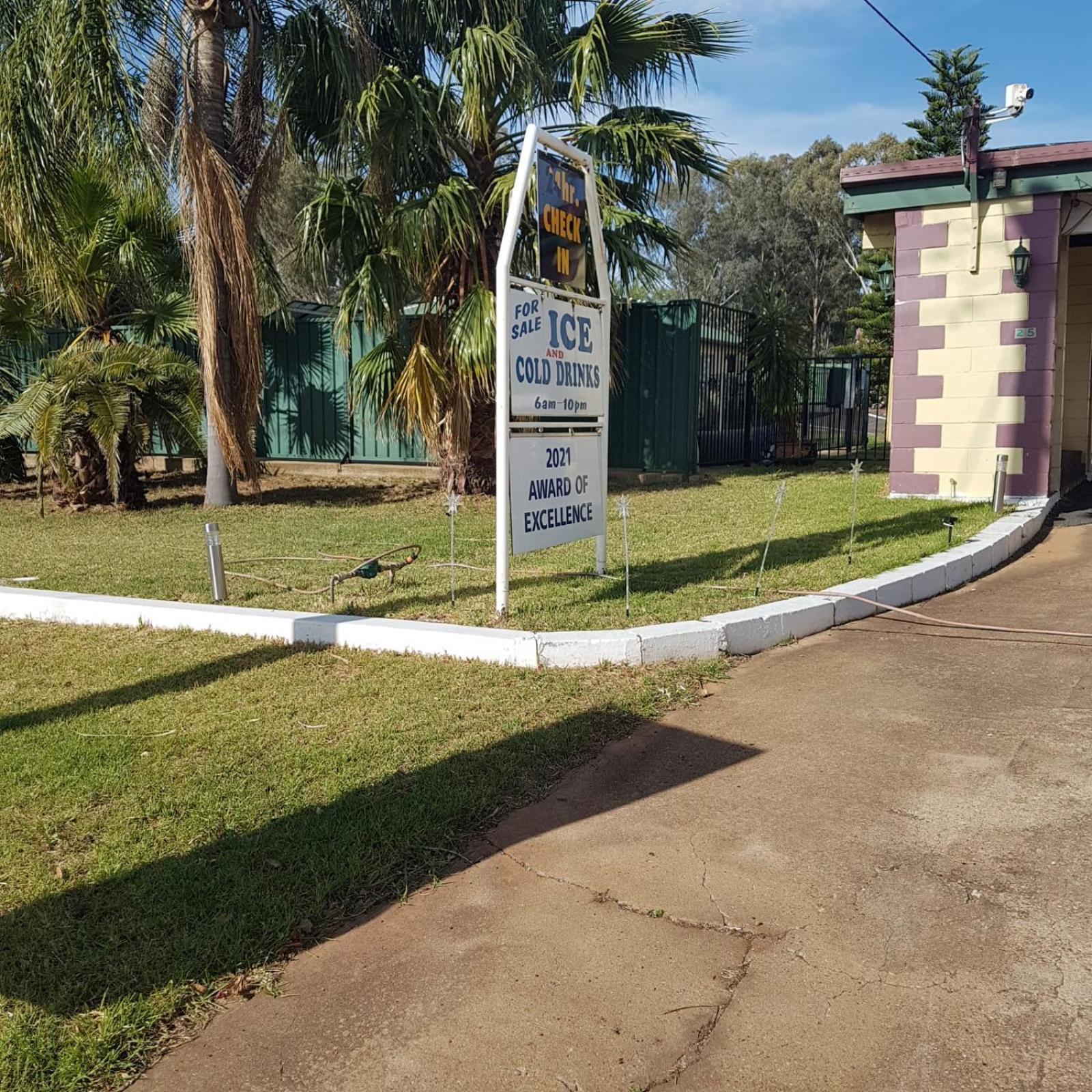 Golden Peak Motel Peakhill Peak Hill Exterior photo