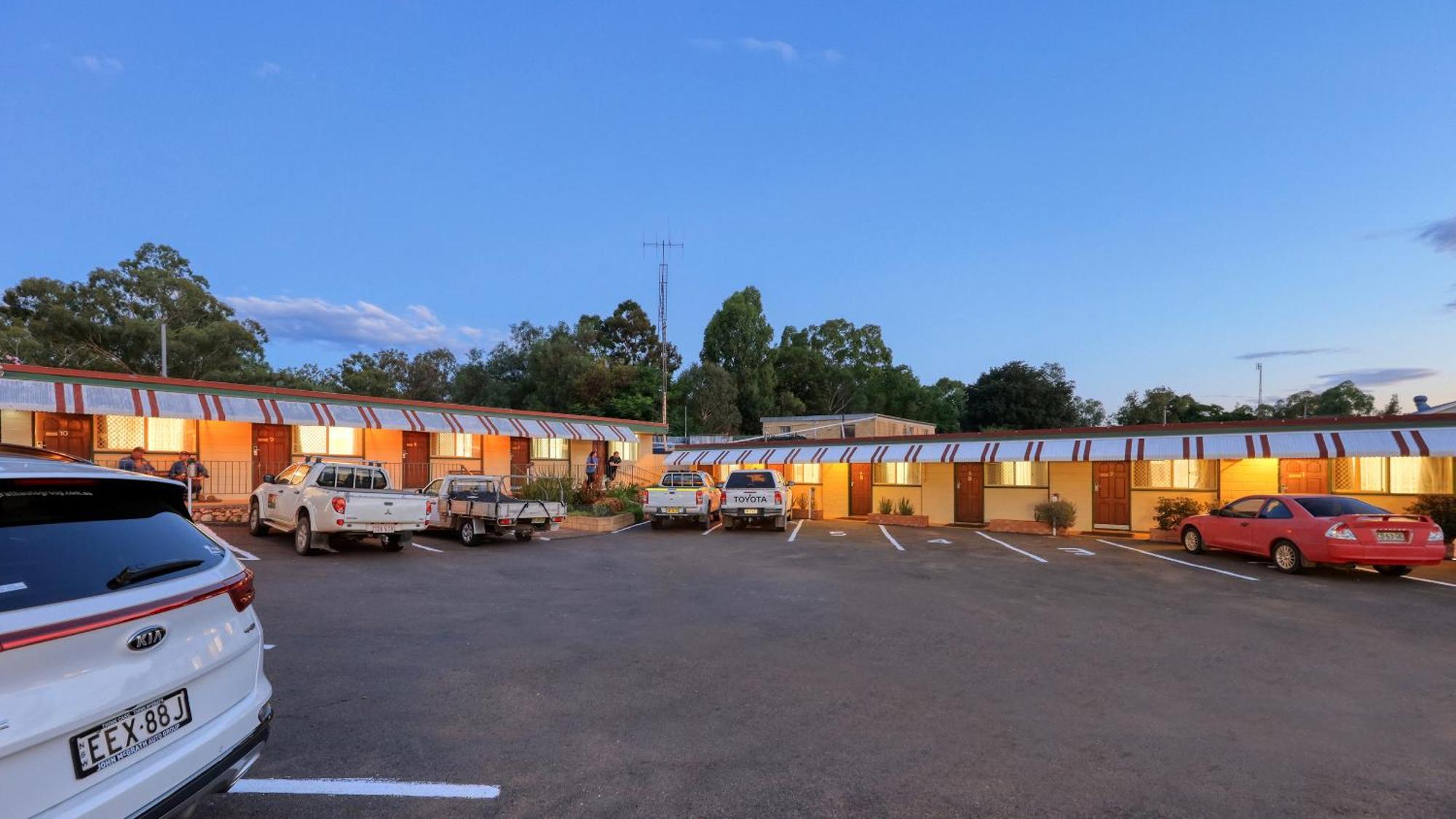 Golden Peak Motel Peakhill Peak Hill Exterior photo