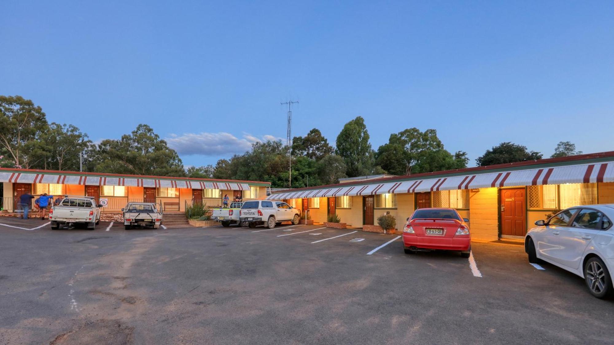 Golden Peak Motel Peakhill Peak Hill Exterior photo